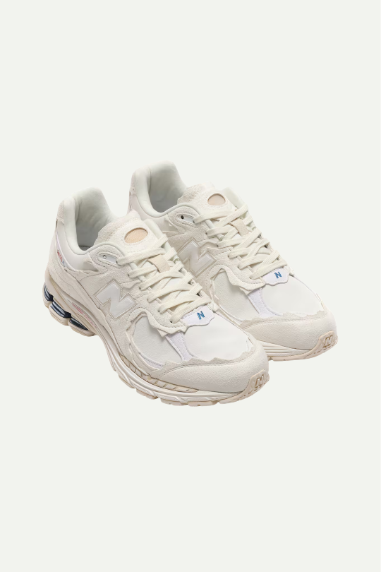 נעלי סניקרס M2002 בצבע לבן