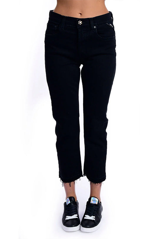 ג'ינס בגזרה ישרה בצבע שחור