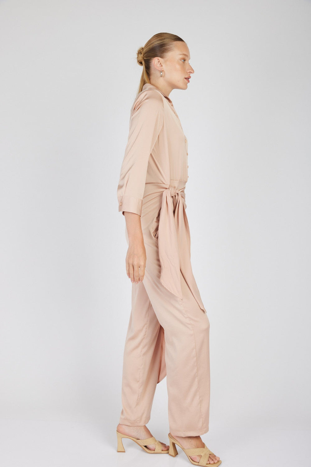 אוברול קשירת חצאית פנדורה בצבע ניוד - Dana Sidi