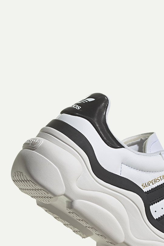 נעלי סניקרס Superstar Millencon W בצבע לבן - Adidas