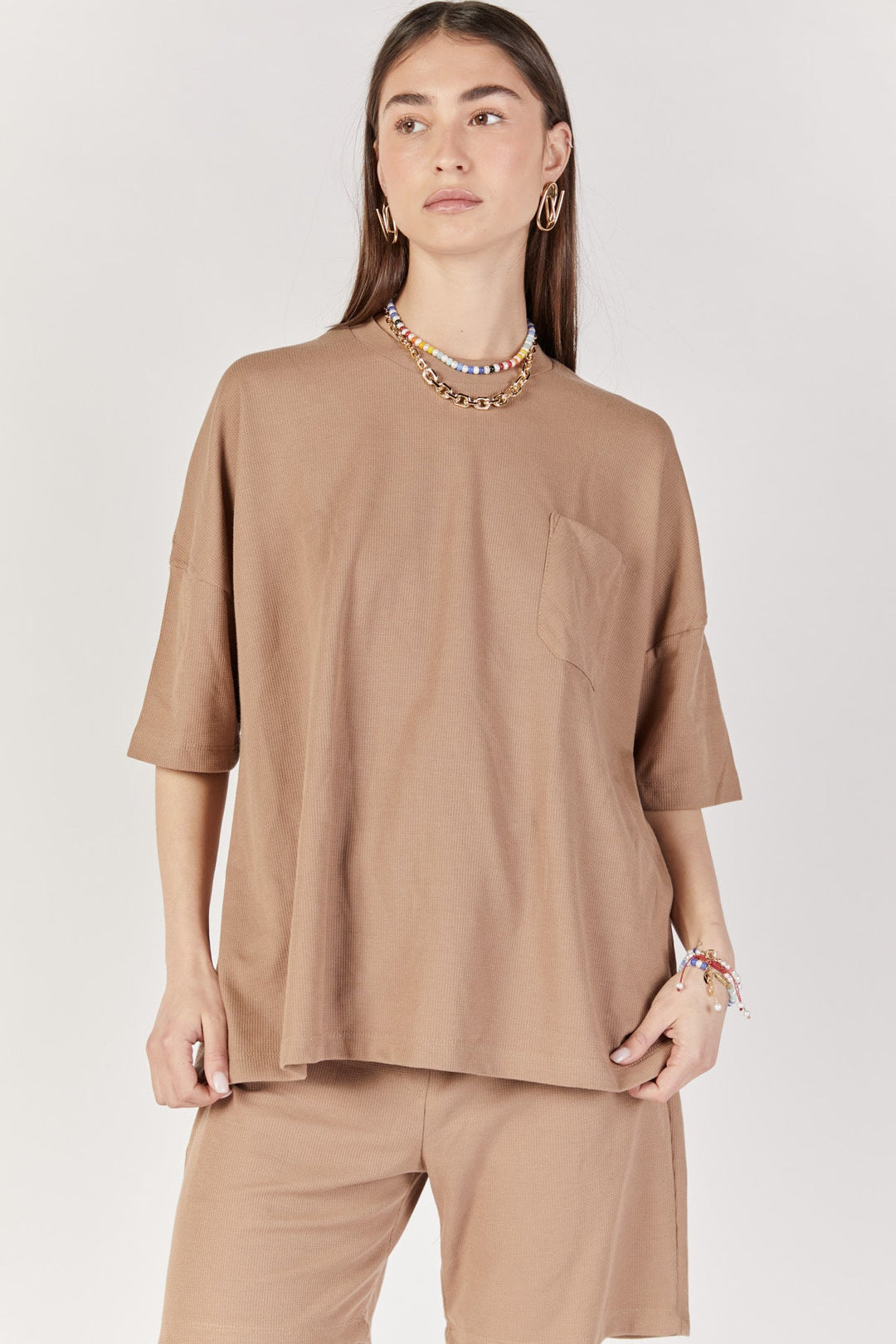 חולצת ג'סטין וופל בצבע חום - Monochrome