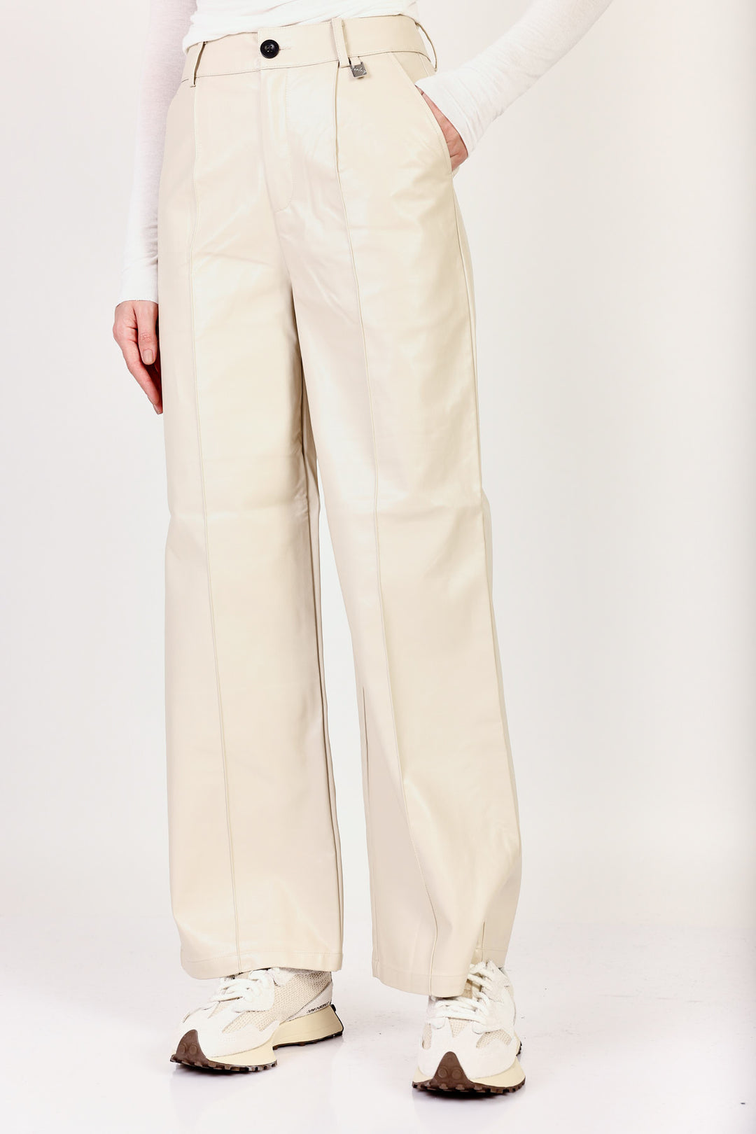 מכנסיים דמוי עור Wide Leg בצבע אבן