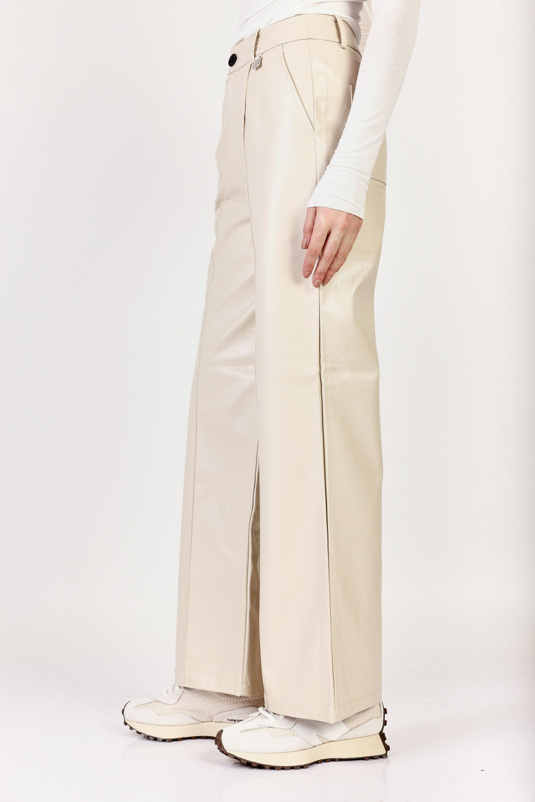 מכנסיים דמוי עור Wide Leg בצבע אבן