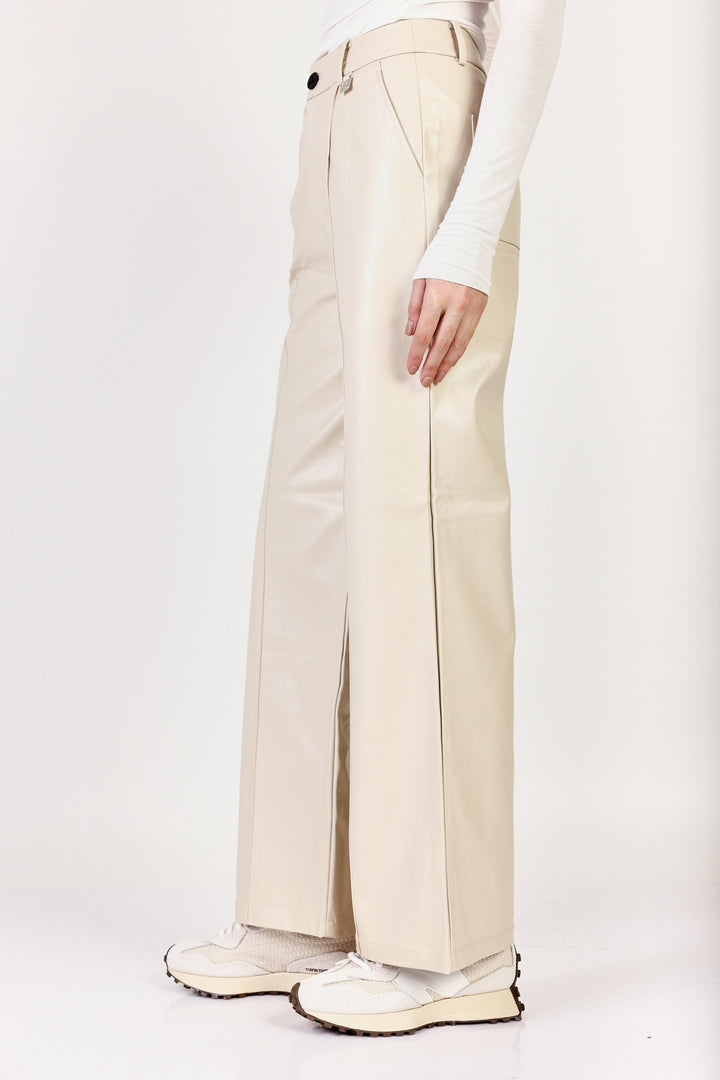 מכנסיים דמוי עור Wide Leg בצבע אבן