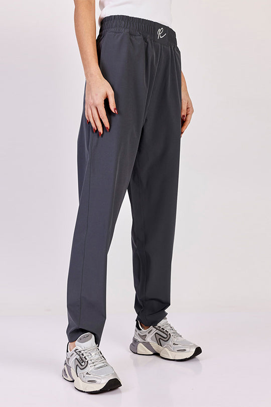 מכנסיים עם כיסים בצבע אפור