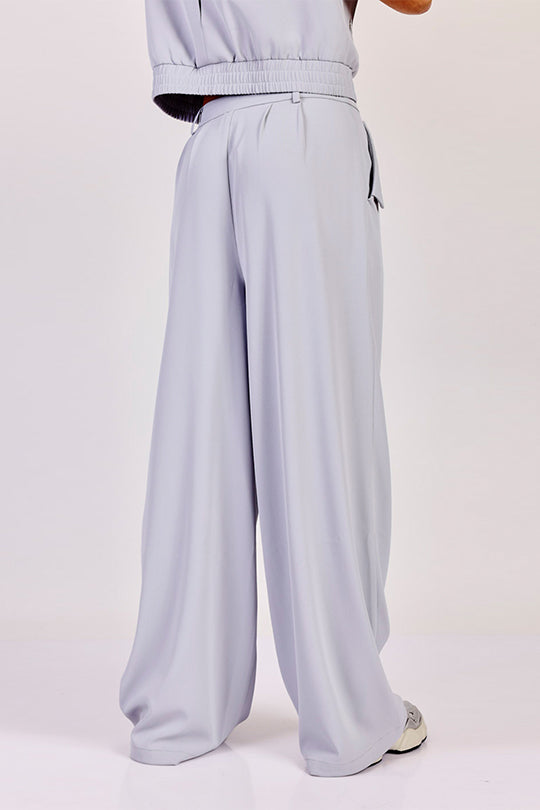 מכנסיים עם כיסים בצבע אפור