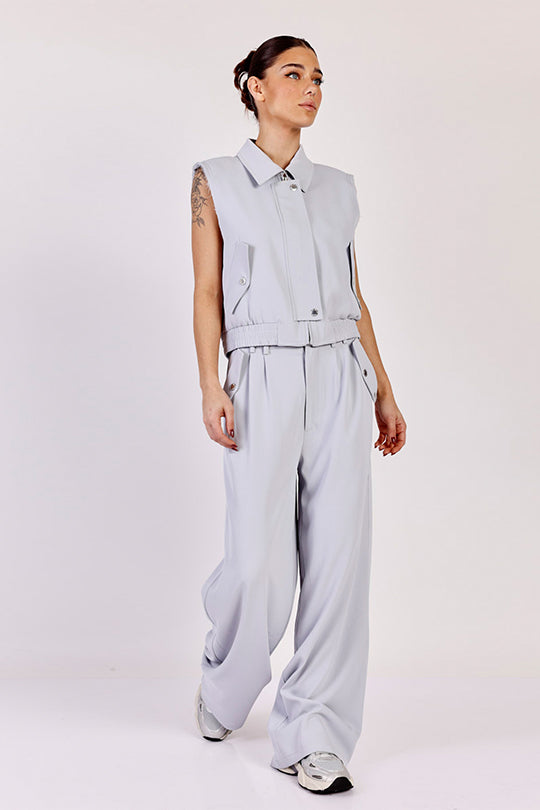 מכנסיים עם כיסים בצבע אפור