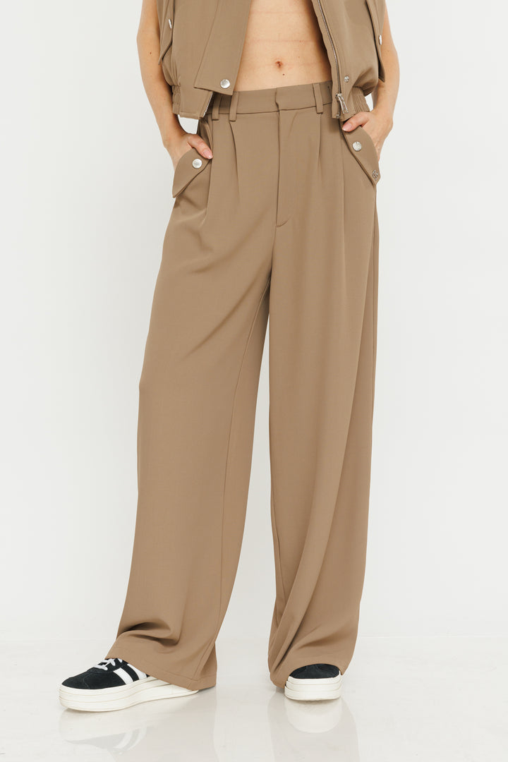 מכנסיים רחבים W בצבע קאמל