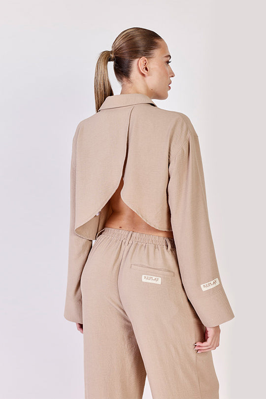 חולצה מכופתרת Wide Crop בצבע בז'