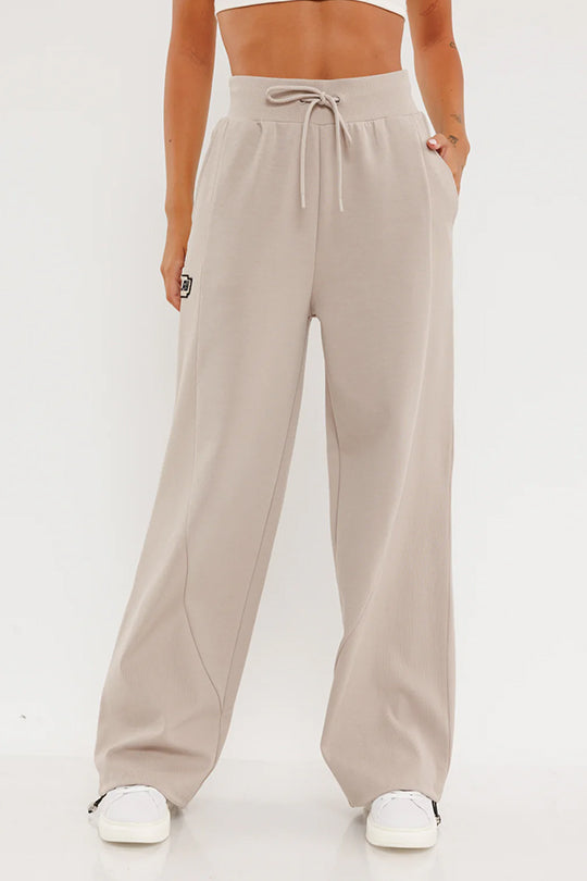 מכנסיים ארוכים לנשים בצבע בז' עם לוגו