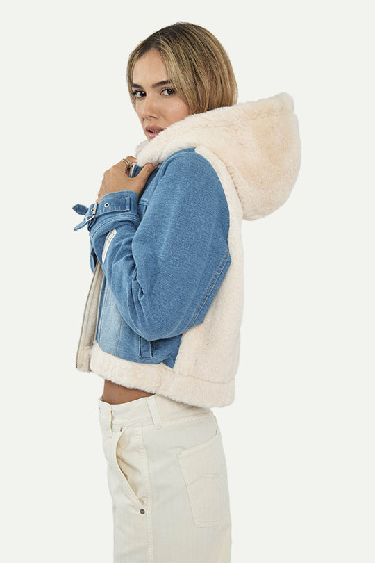 ג'קט גינס קצר עם פרווה בצבע קרם