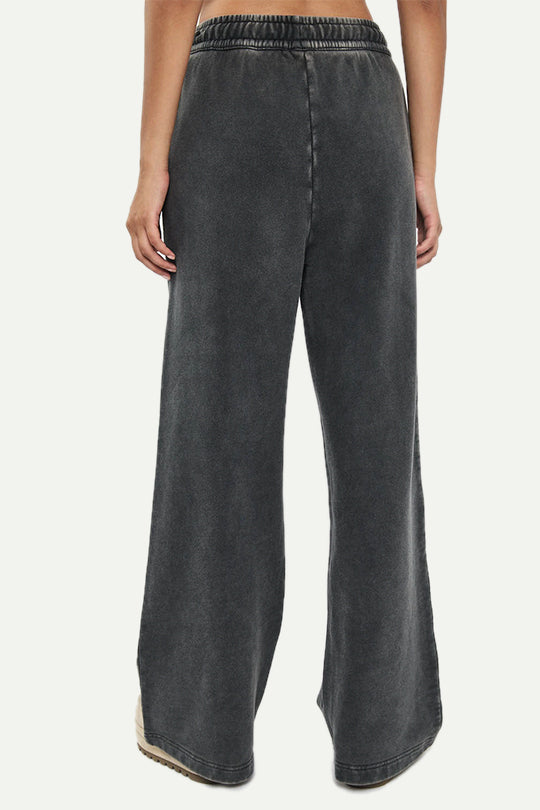 מכנסי טרנינג רחבים בצבע שחור