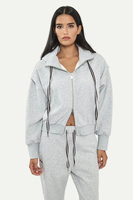 קפוצ’ון עם לוגו רקום בצבע אפור