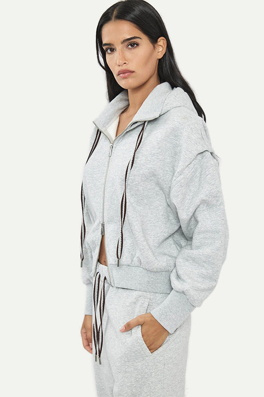 קפוצ’ון עם לוגו רקום בצבע אפור