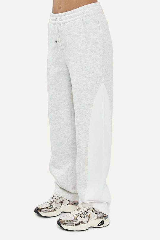 מכנסי טרנינג בצבע אפור בהיר