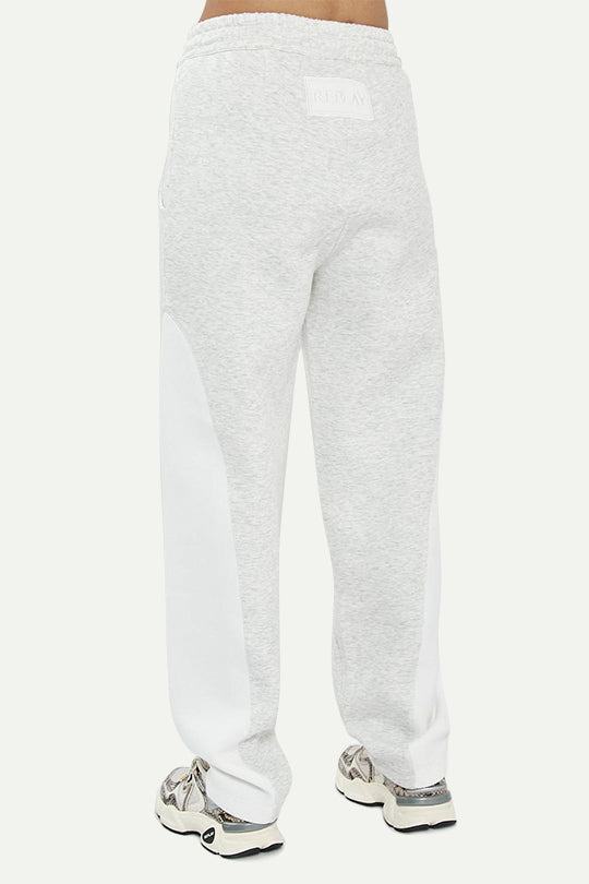 מכנסי טרנינג בצבע אפור בהיר