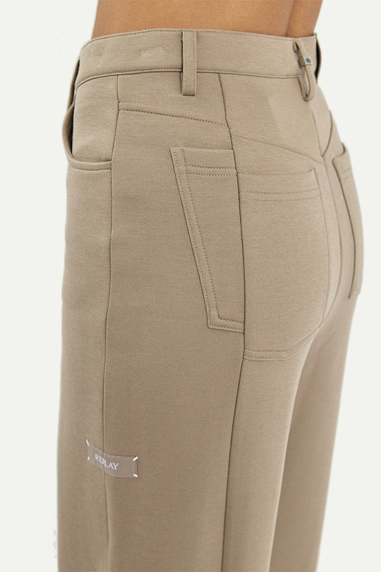 מכנסיים ארוכים בגזרה רחבה בצבע בז'