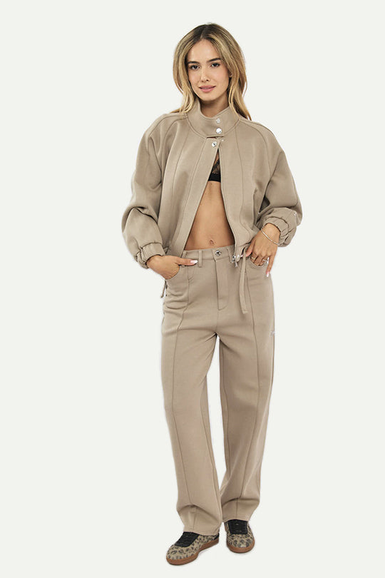 מכנסיים ארוכים בגזרה רחבה בצבע בז'