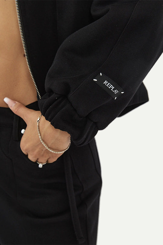 ג׳קט קצר עם רוכסן בצבע שחור