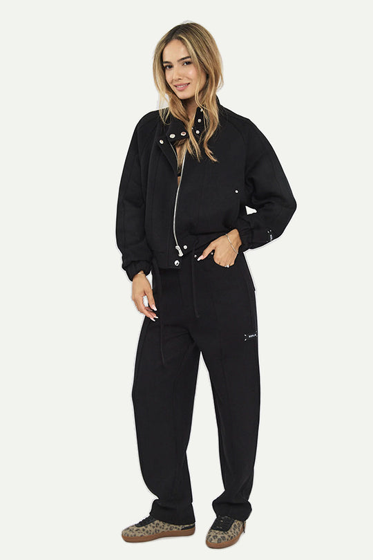 ג׳קט קצר עם רוכסן בצבע שחור