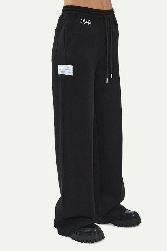 מכנסי טרנינג INTERLOCK LONG PANTS בצבע שחור