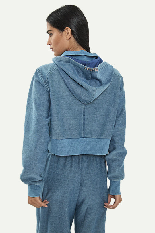 ג׳קט לנשים בצבע כחול בהיר עם רוכסן