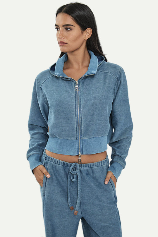 ג׳קט לנשים בצבע כחול בהיר עם רוכסן