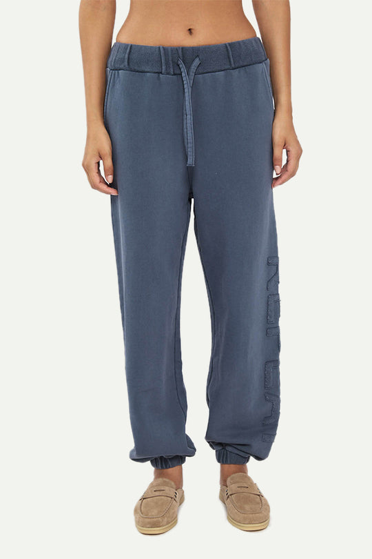 מכנסי טרנינג ארוכים בצבע כחול