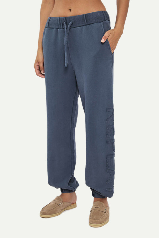 מכנסי טרנינג ארוכים בצבע כחול