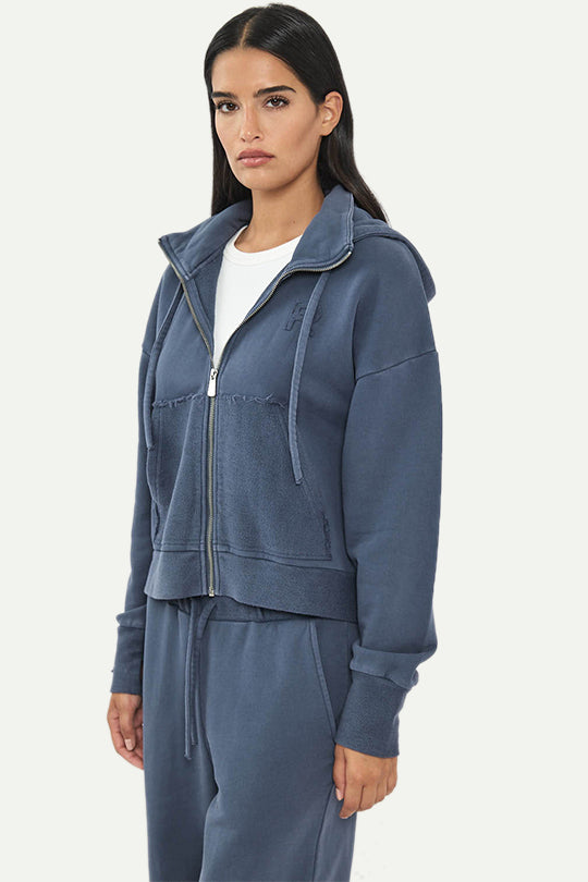 קפוצ'ון עם רוכסן בצבע כחול