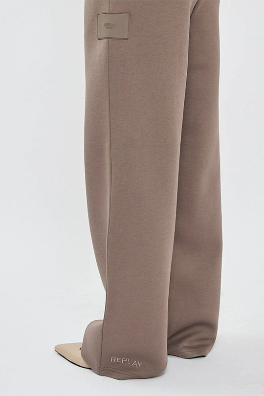 מכנסיים רחבים לנשים בצבע חום עם שרוך קשירה