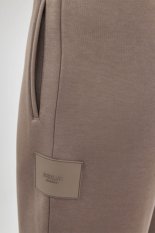 מכנסיים רחבים לנשים בצבע חום עם שרוך קשירה