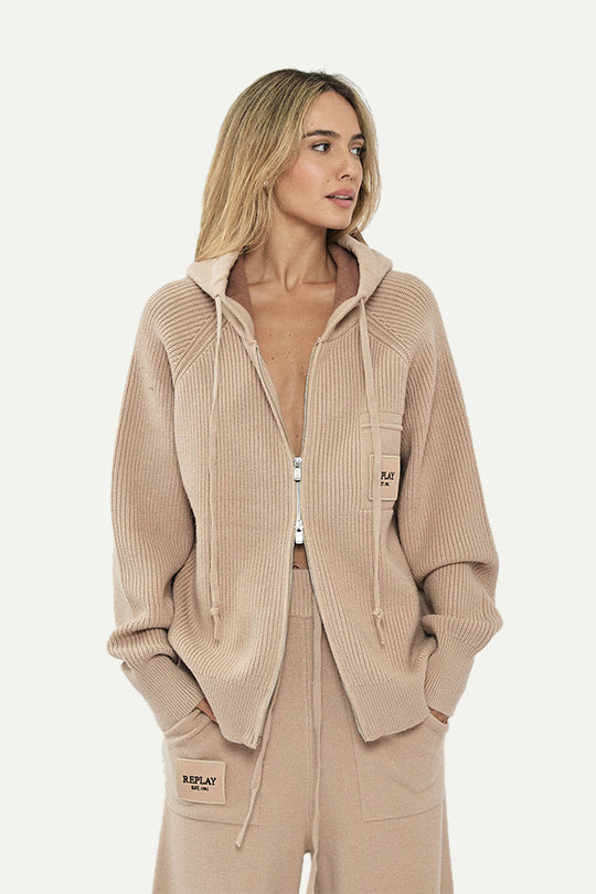 קפוצ’ון סריג עם רוכסן בצבע בז'