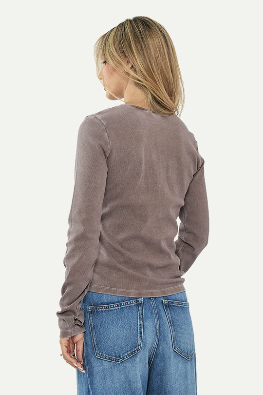 חולצה ארוכה מבד ריב בצבע חום