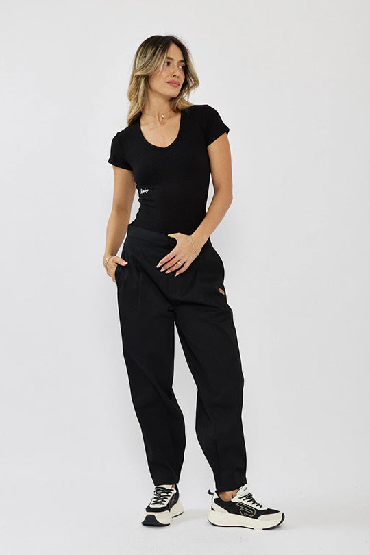 מכנס ארוך לנשים בצבע שחור