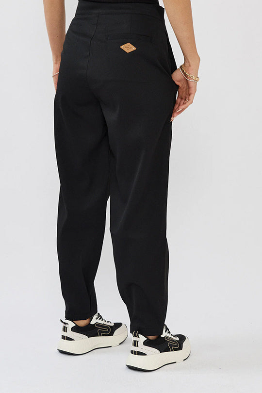 מכנס ארוך לנשים בצבע שחור