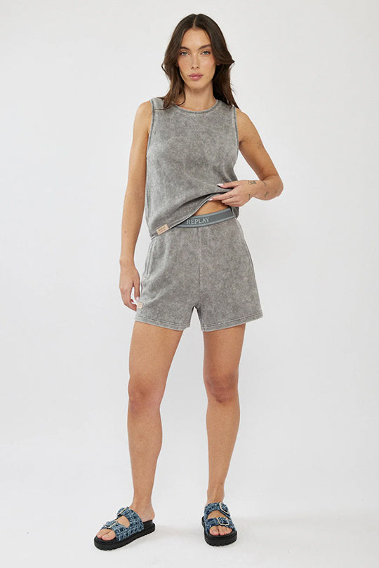 מכנסיים קצרים לנשים בצבע אפור כהה