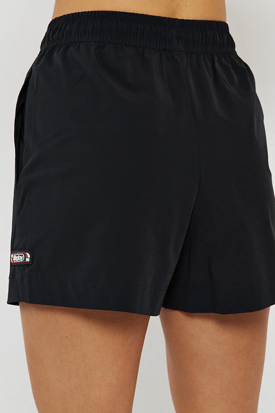 מכנסיים קצרים לנשים בצבע שחור