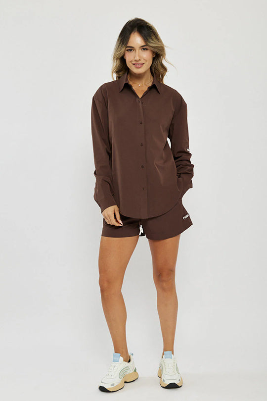 חולצה מכופתרת לנשים בצבע חום