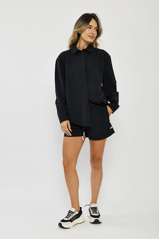 חולצה מכופתרת לנשים בצבע שחור