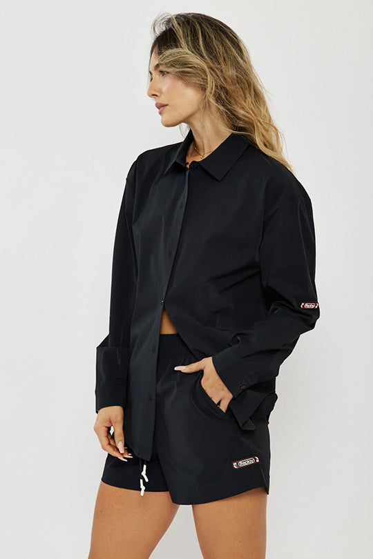 חולצה מכופתרת לנשים בצבע שחור