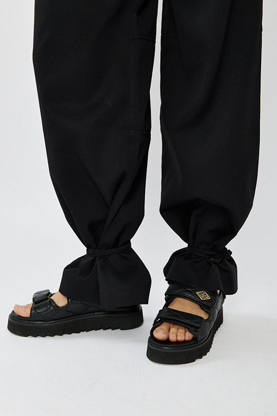 מכנסיים ארוכים לנשים בצבע שחור