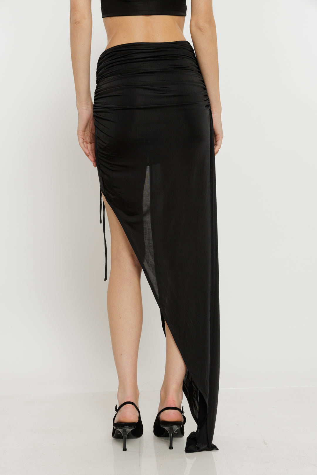 חצאית Aksana בצבע שחור