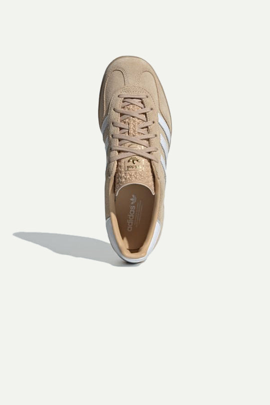 נעלי סניקרס Gazelle Indoor בצבע בז' ולבן