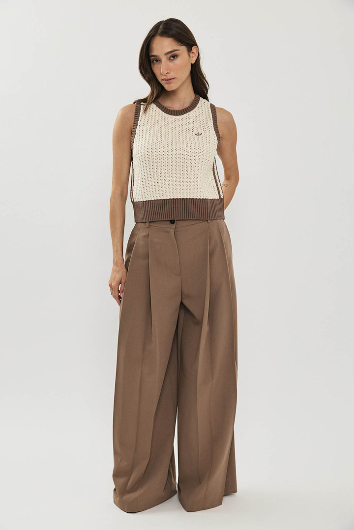 וסט סרוג KNITTED VEST בצבע בז' וחום
