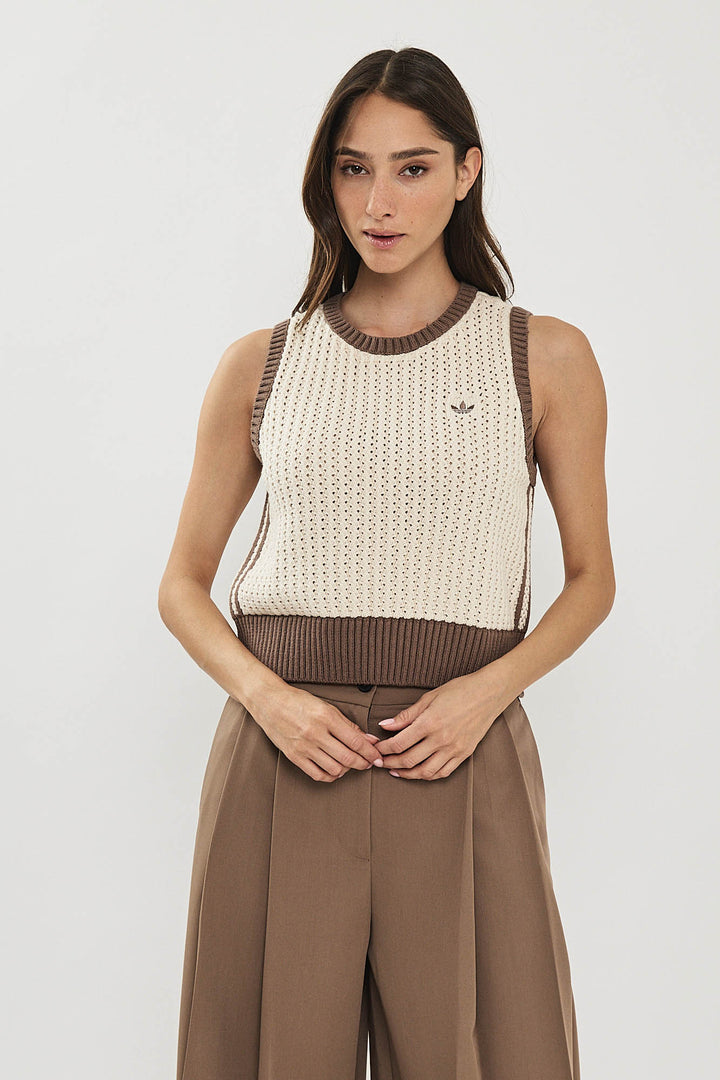 וסט סרוג KNITTED VEST בצבע בז' וחום