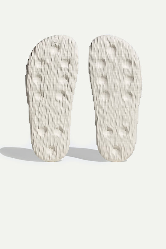 כפכפי ADILETTE 22 בצבע אוף ווייט