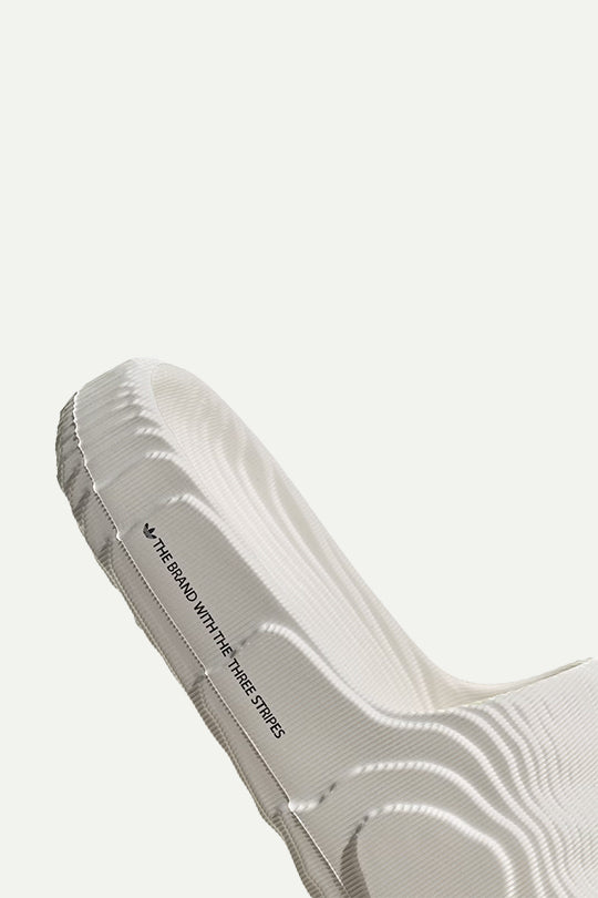 כפכפי ADILETTE 22 בצבע אוף ווייט