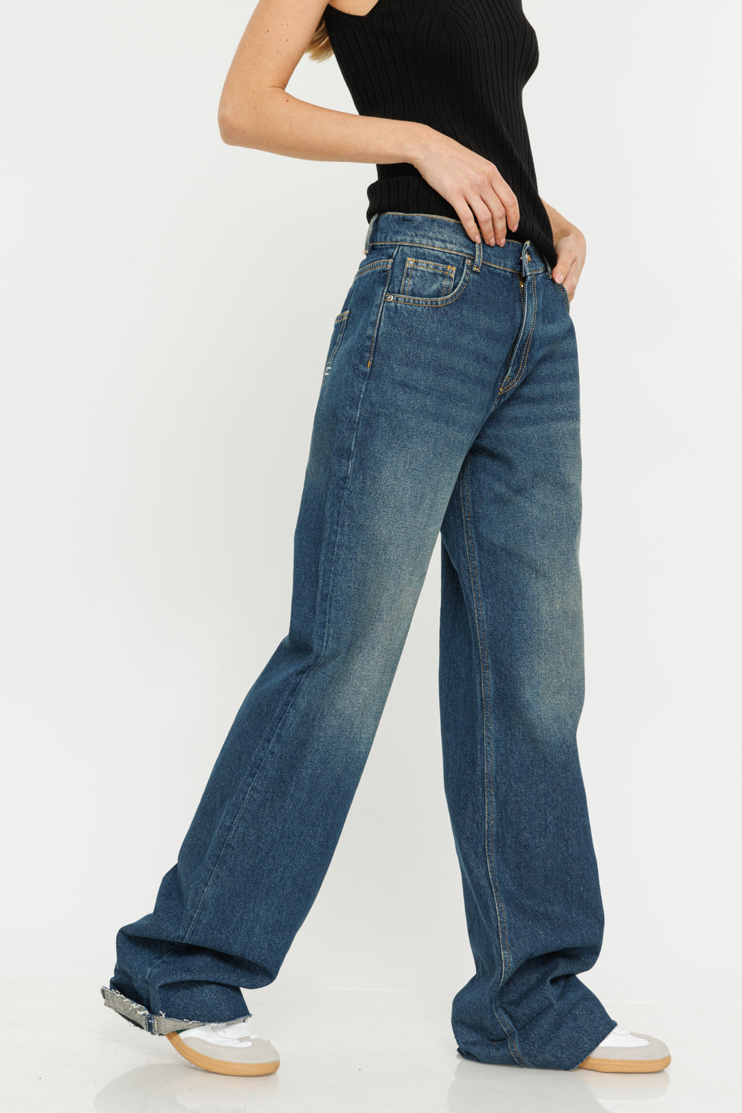 ג'ינס Wide Leg Folded בצבע כחול