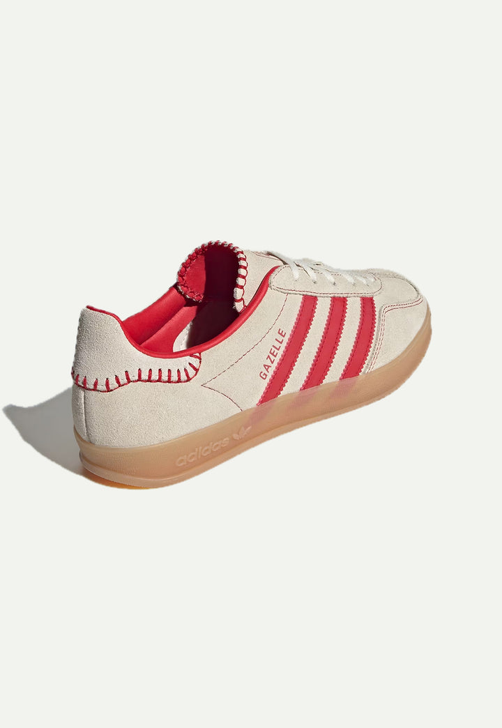 סניקרס GAZELLE INDOOR בצבע בז' ואדום